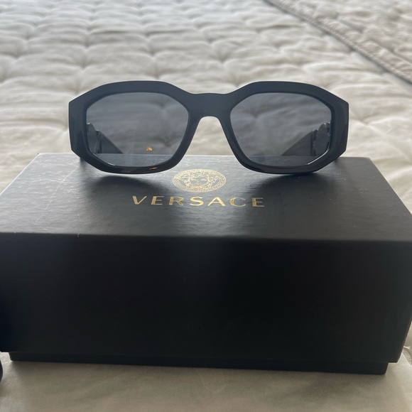 Versace Sunglasses - Picture 2 of 6